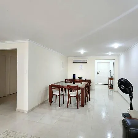 Apartamento En Laguito Apartment